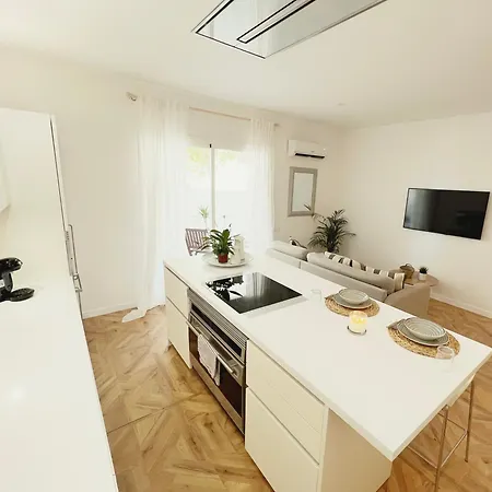 Casa Bella - A Stunning New Entire In An Location, Close To The * Fuengirola