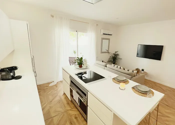 Casa Bella - A Stunning New Entire In An Location, Close To The * Fuengirola